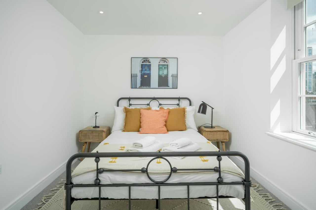 Stunning Flat Near Holland Park Apartment *